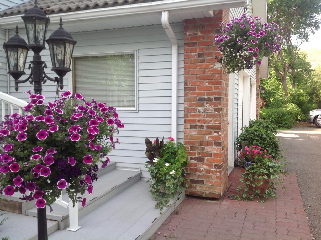 Mcdougall Lane Bed & Breakfast Drumheller Esterno foto