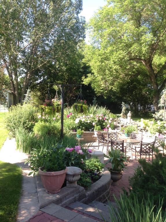 Mcdougall Lane Bed & Breakfast Drumheller Esterno foto