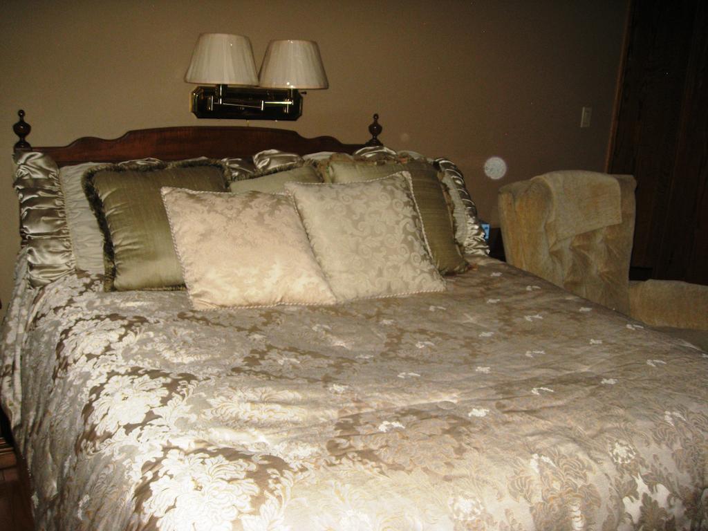 Mcdougall Lane Bed & Breakfast Drumheller Esterno foto