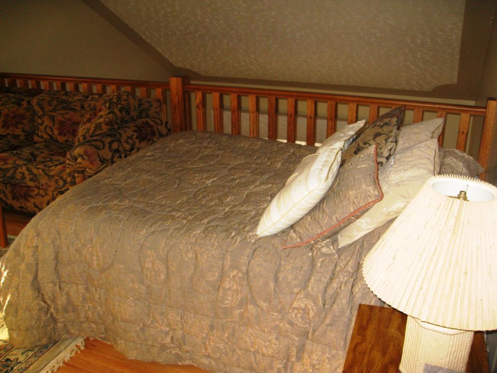 Mcdougall Lane Bed & Breakfast Drumheller Esterno foto
